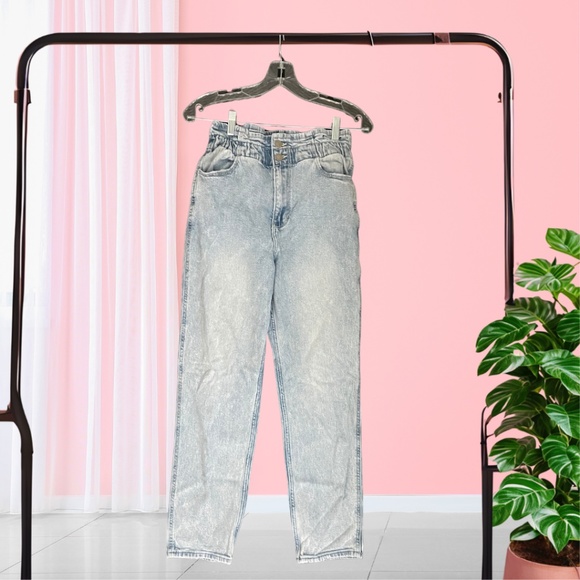 Hollister Denim - Hollister Ultra High-Rise Mom Jeans - Size‎ Small